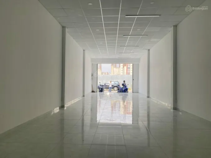 mặt bằng trống tại khu phức hợp